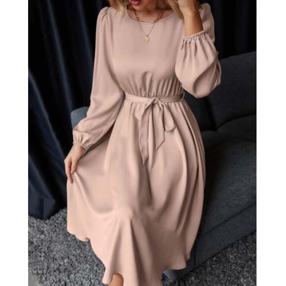 Luxurious satin belted keyhole back dress - Picture 5 of 7